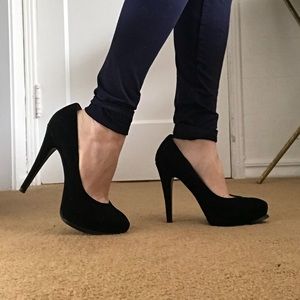 Guess 4”Black Platform Pump